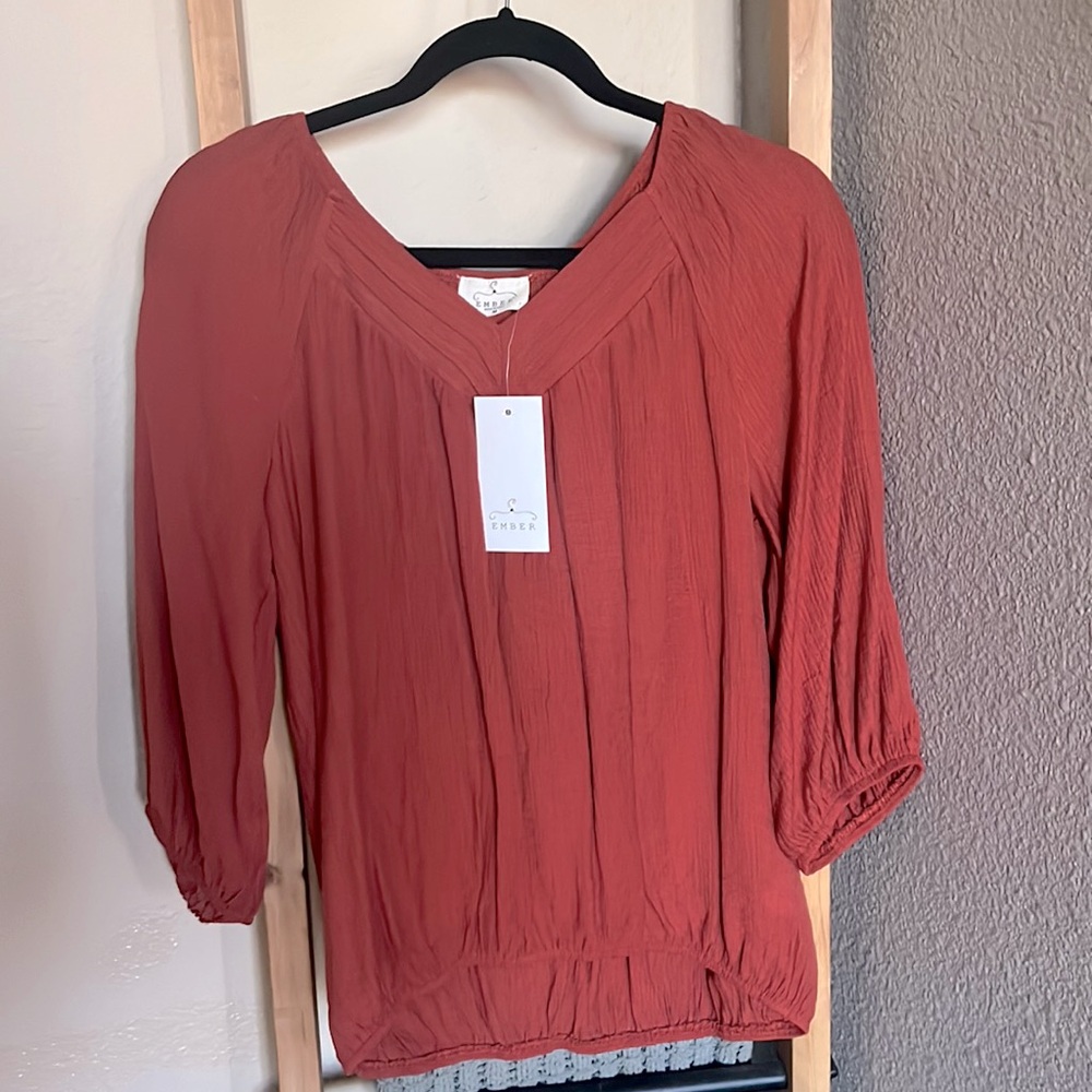 New woman’s top sz Medium